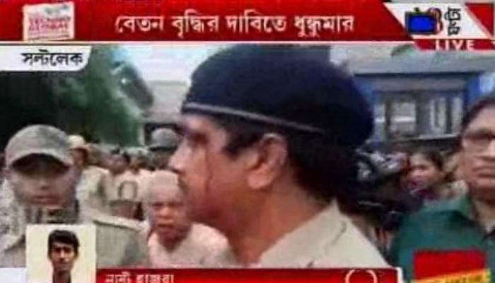 বেতন বৃদ্ধির দাবিতে সরকারি কর্মীদের বিক্ষোভে রণক্ষেত্র বিকাশভবন বেতন বৃদ্ধির দাবিতে সরকারি কর্মীদের বিক্ষোভে রণক্ষেত্র বিকাশভবন