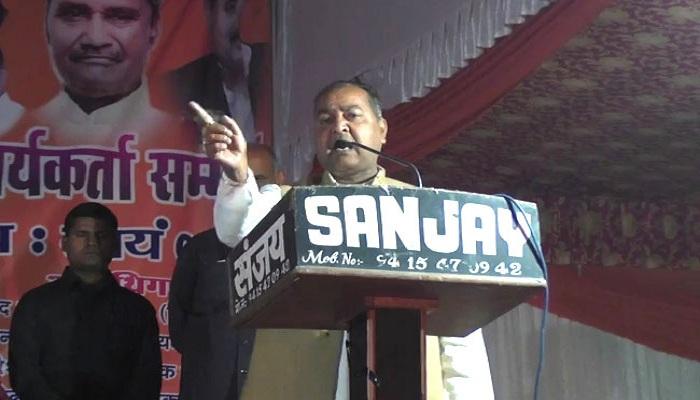মন্ত্রীর সামনেই যোগীর রাজ্যে সংখ্যালঘুদের 'হুমকি' বিজেপি নেতার মন্ত্রীর সামনেই যোগীর রাজ্যে সংখ্যালঘুদের 'হুমকি' বিজেপি নেতার