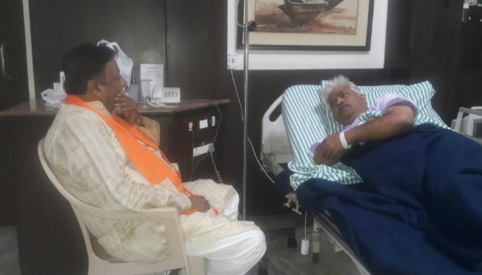 সুজন চক্রবর্তীর স্বাস্থ্যের খোঁজ নিতে হাসপাতালে মুকুল রায় সুজন চক্রবর্তীর স্বাস্থ্যের খোঁজ নিতে হাসপাতালে মুকুল রায়