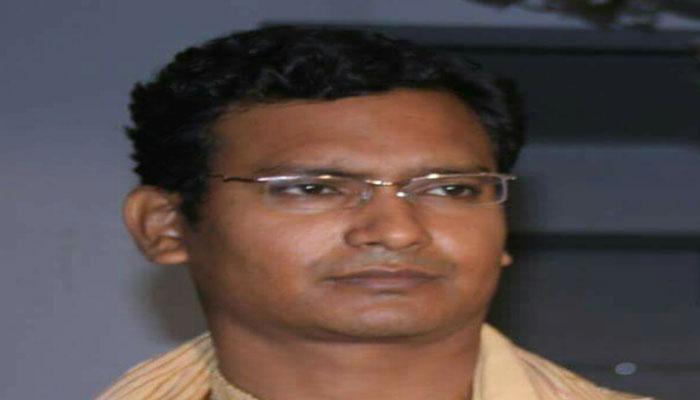 বিষ খেয়ে থানায় গেলেন জলপাইগুড়ির চিকিত্সক বিষ খেয়ে থানায় গেলেন জলপাইগুড়ির চিকিত্সক