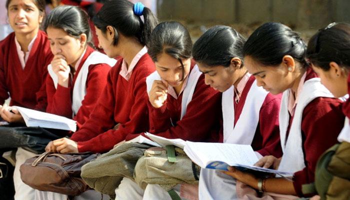 'লাভ জিহাদ'-এর থেকে বাঁচতে ছাত্রীদের পাঠ বসুন্ধরা রাজে সরকারের 'লাভ জিহাদ'-এর থেকে বাঁচতে ছাত্রীদের পাঠ বসুন্ধরা রাজে সরকারের