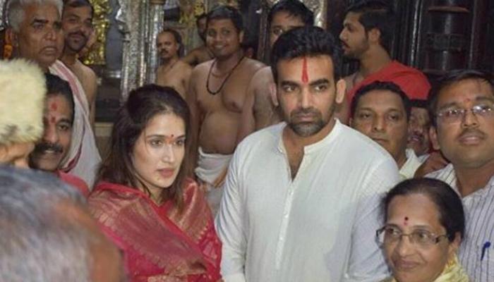 বিয়ের পর স্ত্রীকে নিয়ে মহালক্ষ্মী মন্দিরে জাহির খান বিয়ের পর স্ত্রীকে নিয়ে মহালক্ষ্মী মন্দিরে জাহির খান