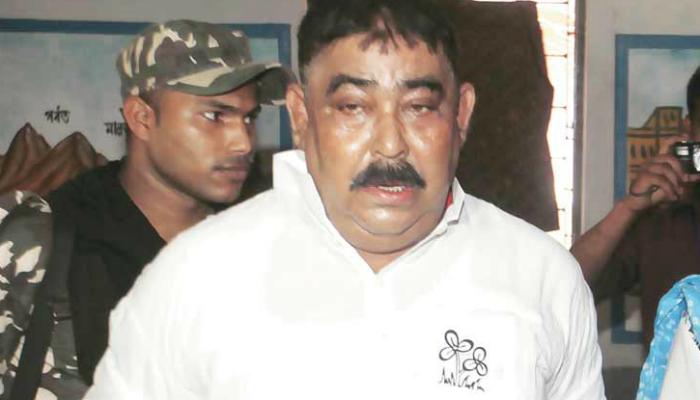 দলের মঞ্চে তোলাবাজির কথা কার্যত স্বীকার করলেন অনুব্রত দলের মঞ্চে তোলাবাজির কথা কার্যত স্বীকার করলেন অনুব্রত