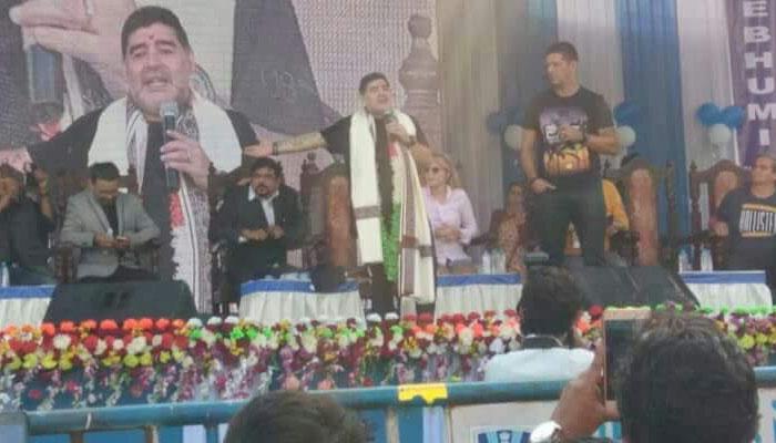 'ঈশ্বর নই, আমি সাধারণ ফুটবলার', কলকাতায় এসে বললেন মারাদোনা 'ঈশ্বর নই, আমি সাধারণ ফুটবলার', কলকাতায় এসে বললেন মারাদোনা