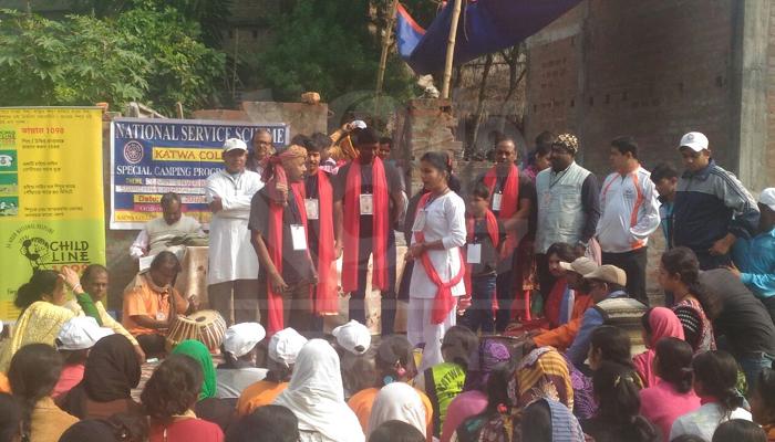 বাল্য বিবাহ বন্ধ করতে 'নাটক' কাটোয়ায় বাল্য বিবাহ বন্ধ করতে 'নাটক' কাটোয়ায়