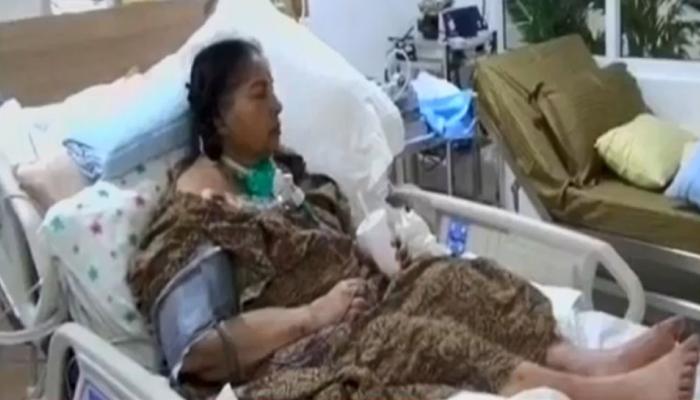 হাতে জুস, টিভি দেখছেন জয়ললিতা! হাসপাতালের চাঞ্চল্যকর ভিডিও সামনে আসতেই সরগরম রাজনীতি হাতে জুস, টিভি দেখছেন জয়ললিতা! হাসপাতালের চাঞ্চল্যকর ভিডিও সামনে আসতেই সরগরম রাজনীতি