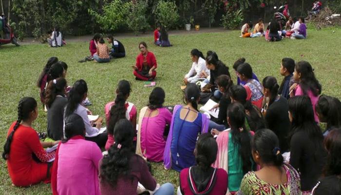 রবীন্দ্র ভাবনায় নয়, বেহাল দশায় খোলা আকাশের নীচে চলছে কলেজ রবীন্দ্র ভাবনায় নয়, বেহাল দশায় খোলা আকাশের নীচে চলছে কলেজ