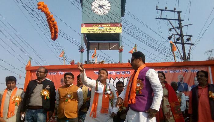 জলপাইগুড়িতে মুকুলের উপস্থিতিতে বিজেপিতে যোগ দেবেন আইনজীবীরা, দাবি গেরুয়া শিবিরের জলপাইগুড়িতে মুকুলের উপস্থিতিতে বিজেপিতে যোগ দেবেন আইনজীবীরা, দাবি গেরুয়া শিবিরের