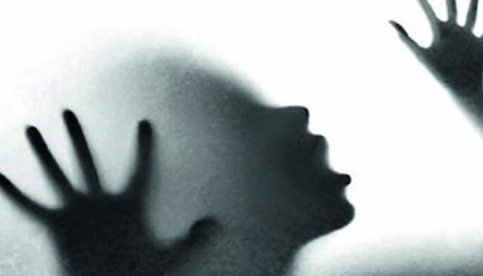 ক্যাবে তরুণীকে ‘গণধর্ষণ’, ছুড়ে ফেলা হল মেট্রো স্টেশনের বাইরে ক্যাবে তরুণীকে ‘গণধর্ষণ’, ছুড়ে ফেলা হল মেট্রো স্টেশনের বাইরে