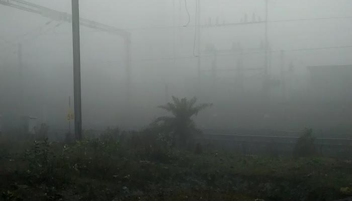 দশে নামল পারদ, কুয়াশায় দুর্ভোগ দূরপাল্লার ট্রেনে দশে নামল পারদ, কুয়াশায় দুর্ভোগ দূরপাল্লার ট্রেনে