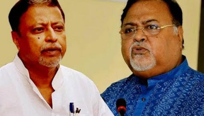 ‘গিমিক করে কিছু করতে পারবেন না কাছড়াপাড়াবাবু’, মঞ্জু-ইস্যুতে মুকুলকে কটাক্ষ পার্থর ‘গিমিক করে কিছু করতে পারবেন না কাছড়াপাড়াবাবু’, মঞ্জু-ইস্যুতে মুকুলকে কটাক্ষ পার্থর