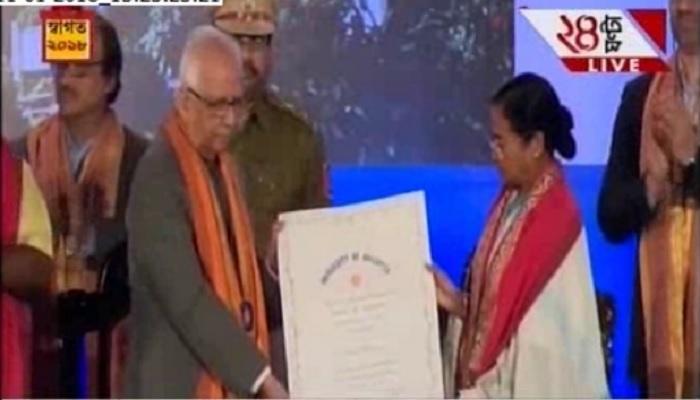 সাম্মানিক ডি.লিট পেলেন মমতা বন্দ্যোপাধ্যায় সাম্মানিক ডি.লিট পেলেন মমতা বন্দ্যোপাধ্যায়