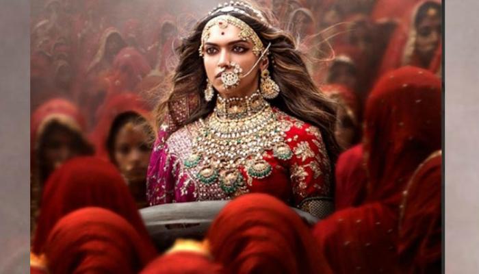 'পদ্মাবত' মুক্তিতে আগুনে ঝাঁপ দেওয়ার হুমকি রাজপুত মহিলাদের 'পদ্মাবত' মুক্তিতে আগুনে ঝাঁপ দেওয়ার হুমকি রাজপুত মহিলাদের
