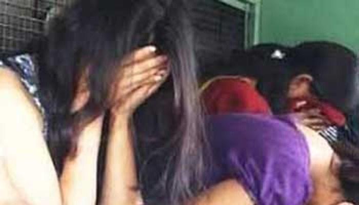 হাসপাতালের পাশেই ‘গেস্ট হাউসে’ রমরমিয়ে চলত মধুচক্র হাসপাতালের পাশেই ‘গেস্ট হাউসে’ রমরমিয়ে চলত মধুচক্র