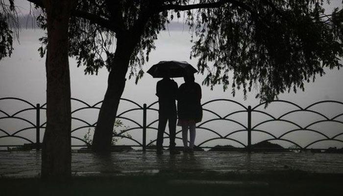 ঘূর্ণাবর্তের জের; সপ্তাহ শেষে বৃষ্টির সম্ভাবনা ঘূর্ণাবর্তের জের; সপ্তাহ শেষে বৃষ্টির সম্ভাবনা