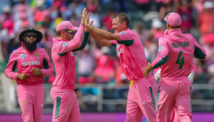 'গোলাপি ম্যাচে' পড়ল লাল কালির দাগ 'গোলাপি ম্যাচে' পড়ল লাল কালির দাগ