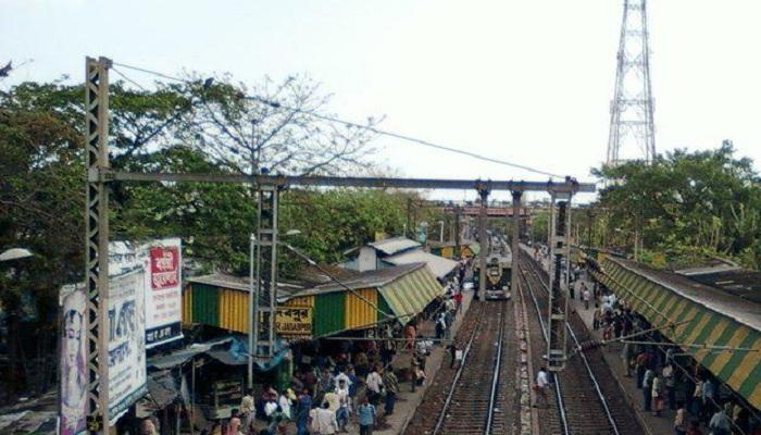 রেল রোকোর মধ্যে দুর্ঘটনা, ধু্ন্ধুমার যাদবপুরে, মুচলেকা সুপারিনটেনডেন্টের রেল রোকোর মধ্যে দুর্ঘটনা, ধু্ন্ধুমার যাদবপুরে, মুচলেকা সুপারিনটেনডেন্টের