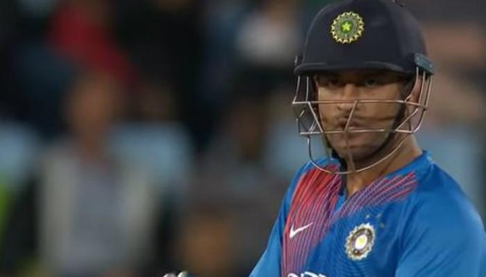 মেজাজ হারালেন ধোনি, বকুনি দিলেন মণীশ পাণ্ডেকে মেজাজ হারালেন ধোনি, বকুনি দিলেন মণীশ পাণ্ডেকে