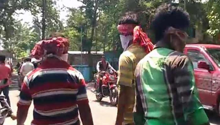 খালের দখল ঘিরে লড়াই, গুড়িয়ে দেওয়া হল বাড়ি, মাথা ফাটল তৃণমূল কর্মীদেরই খালের দখল ঘিরে লড়াই, গুড়িয়ে দেওয়া হল বাড়ি, মাথা ফাটল তৃণমূল কর্মীদেরই