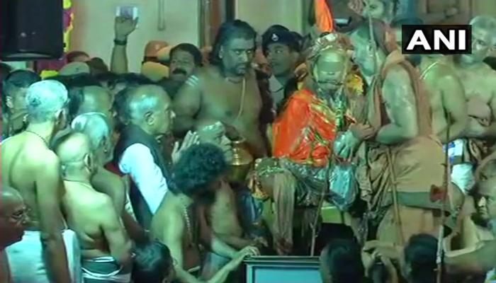 সমাহিত করা হল কাঞ্চি কামকোঠি মঠের শঙ্করাচার্য জয়েন্দ্র সরস্বতীকে সমাহিত করা হল কাঞ্চি কামকোঠি মঠের শঙ্করাচার্য জয়েন্দ্র সরস্বতীকে
