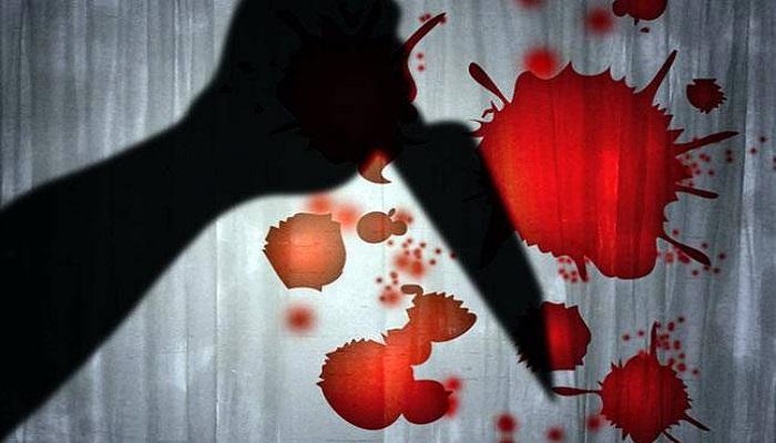প্রতিবেশী দাদুকে আবির ছুঁইয়ে হাত কাটা গেল কিশোরের প্রতিবেশী দাদুকে আবির ছুঁইয়ে হাত কাটা গেল কিশোরের