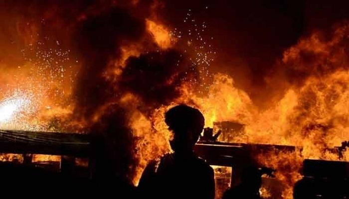 গুজরাটে প্রকাশ্যে দলিত যুবককে পুড়িয়ে হত্যা গুজরাটে প্রকাশ্যে দলিত যুবককে পুড়িয়ে হত্যা