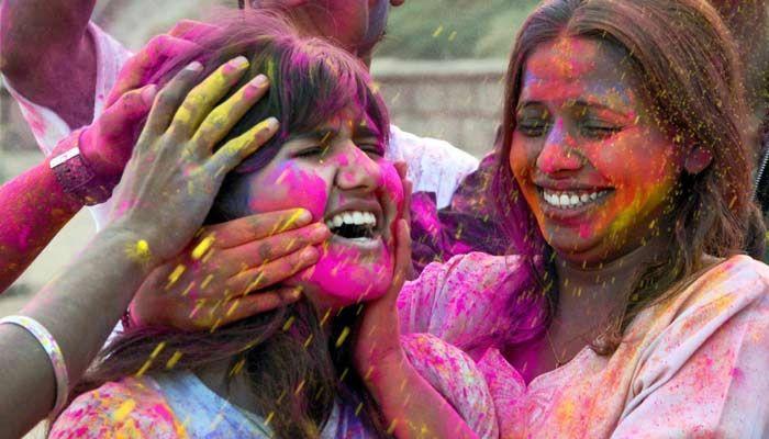 কলেজ ছাত্রীদের লক্ষ্য করে 'বীর্যভর্তি' বেলুন ছুড়েছিলেন এক তরুণী কলেজ ছাত্রীদের লক্ষ্য করে 'বীর্যভর্তি' বেলুন ছুড়েছিলেন এক তরুণী