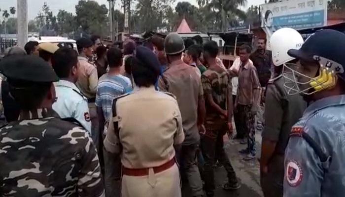বাইকে স্কুটির ধাক্কা, ঘটনাস্থলেই মৃত্যু তরুণীর, লাঠিচার্জ পুলিসের বাইকে স্কুটির ধাক্কা, ঘটনাস্থলেই মৃত্যু তরুণীর, লাঠিচার্জ পুলিসের