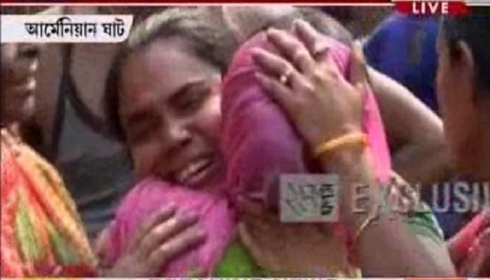 শুধু বাড়িঘরই নয়, আগুনে খাক হয়ে গিয়েছিল ২ টি মেয়ের বিয়ের স্বপ্নও! বারিধারা হলেন নয়না শুধু বাড়িঘরই নয়, আগুনে খাক হয়ে গিয়েছিল ২ টি মেয়ের বিয়ের স্বপ্নও! বারিধারা হলেন নয়না