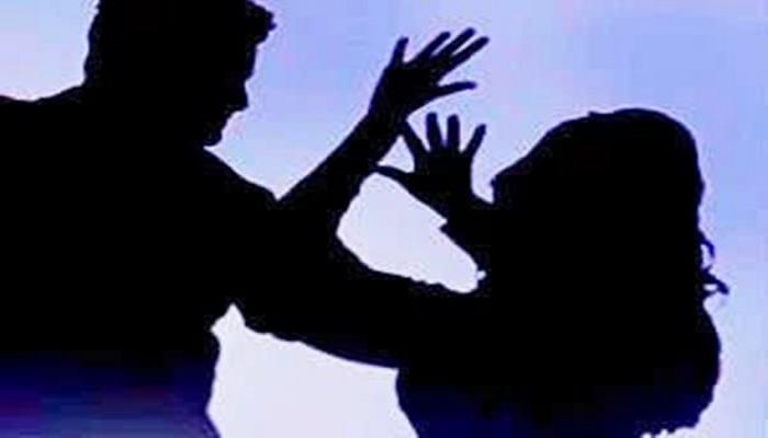 বাড়ি ছাড়তে হবে! ভাড়াটের শ্লীলতাহানির অভিযোগ মালিকের বিরুদ্ধে বাড়ি ছাড়তে হবে! ভাড়াটের শ্লীলতাহানির অভিযোগ মালিকের বিরুদ্ধে