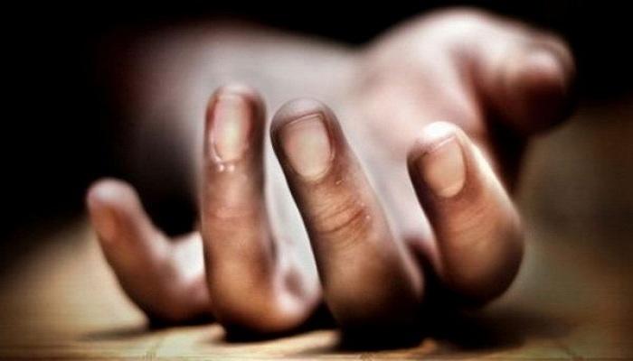 মদ খাওয়া নিয়ে অশান্তি, উদ্ধার গৃহবধূর ঝুলন্ত দেহ মদ খাওয়া নিয়ে অশান্তি, উদ্ধার গৃহবধূর ঝুলন্ত দেহ