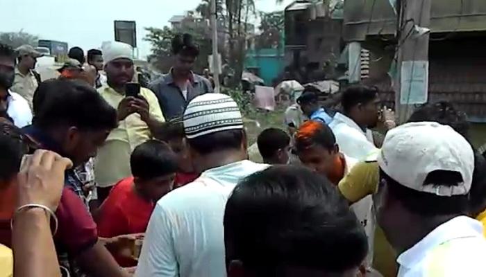 "আমরা একসঙ্গে মাতি সব উত্সবে," রামনবমীতে সম্প্রীতির অনন্য নজির দুর্গাপুরে "আমরা একসঙ্গে মাতি সব উত্সবে," রামনবমীতে সম্প্রীতির অনন্য নজির দুর্গাপুরে