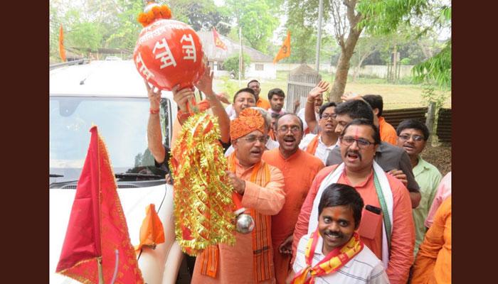 রামনবমী রাজনীতি : দিলীপ ঘোষের বিরুদ্ধে অস্ত্র আইনে মামলা রামনবমী রাজনীতি : দিলীপ ঘোষের বিরুদ্ধে অস্ত্র আইনে মামলা