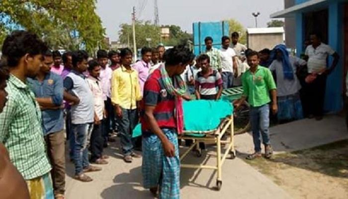 বিবাহ বহির্ভূত সম্পর্ক! দিনের আলোয় প্রকাশ্য রাস্তায় নৃশংসভাবে খুন যুবক বিবাহ বহির্ভূত সম্পর্ক! দিনের আলোয় প্রকাশ্য রাস্তায় নৃশংসভাবে খুন যুবক