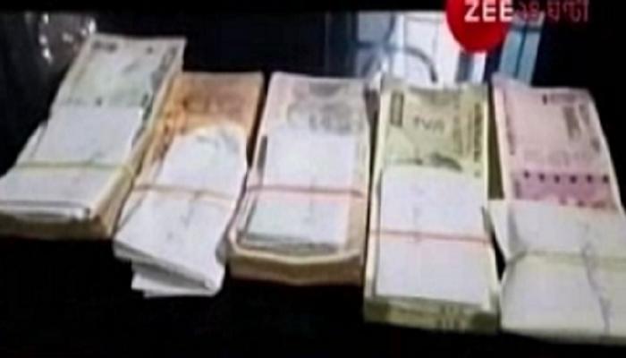 ব্যাঙ্ক থেকে বেরনোর সময় চুরি ২ ব্যাগ টাকা, উদ্ধার সিসিটিভি ফুটেজ দেখে ব্যাঙ্ক থেকে বেরনোর সময় চুরি ২ ব্যাগ টাকা, উদ্ধার সিসিটিভি ফুটেজ দেখে