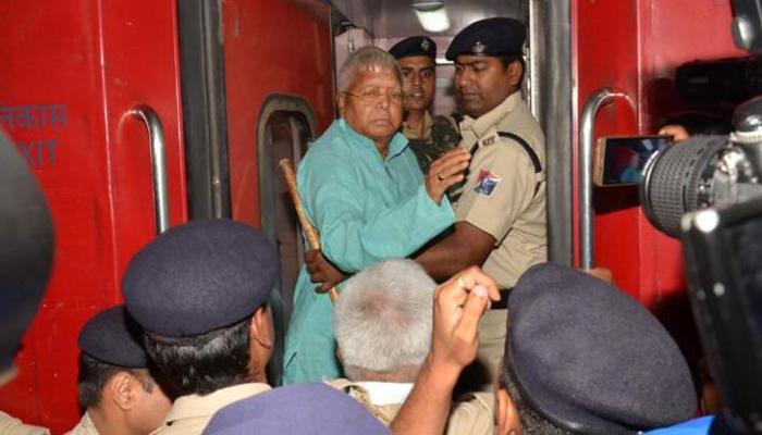 নীতীশের খেল খতম, বিহারে লাগাতার সাম্প্রদায়িক হিংসা নিয়ে বললেন লালু নীতীশের খেল খতম, বিহারে লাগাতার সাম্প্রদায়িক হিংসা নিয়ে বললেন লালু