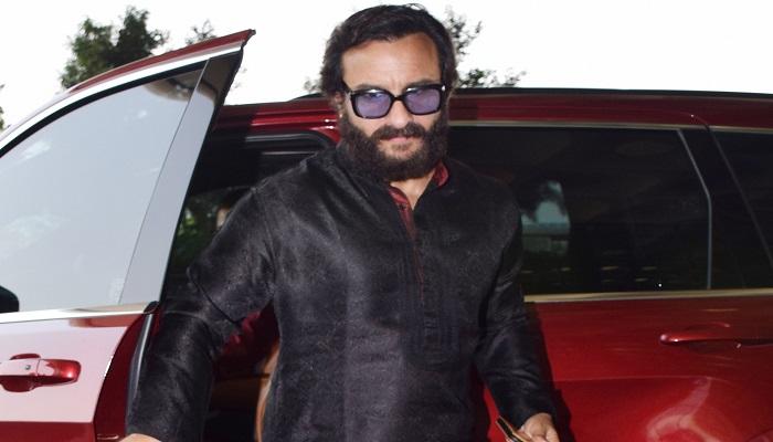 যোধপুরে মেজাজ হারালেন সইফ, ধমক চালককে, দেখুন ভিডিও যোধপুরে মেজাজ হারালেন সইফ, ধমক চালককে, দেখুন ভিডিও