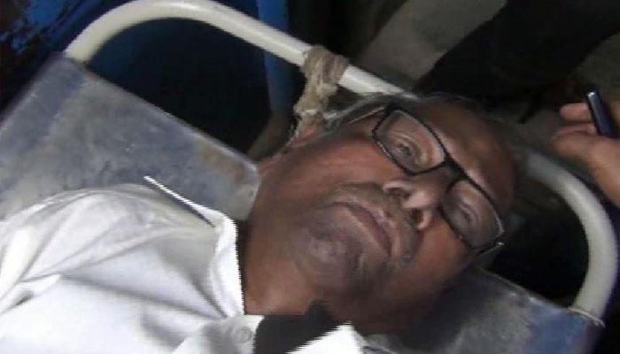 মনোনয়ন জমা দিতে গিয়ে আক্রান্ত বাসুদেব আচারিয়া মনোনয়ন জমা দিতে গিয়ে আক্রান্ত বাসুদেব আচারিয়া