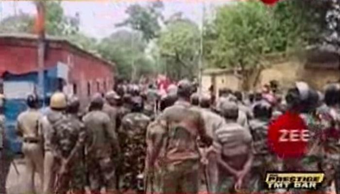 ব্যাপক বোমাবাজি, উদ্ধার তির-ধনুক, বীরভূমে ধুন্ধুমার ব্যাপক বোমাবাজি, উদ্ধার তির-ধনুক, বীরভূমে ধুন্ধুমার