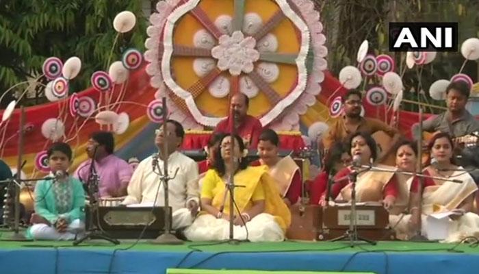 নববর্ষের সকালে উত্সবে মাতোয়ারা বাংলা, শুভেচ্ছা জানালেন মুখ্যমন্ত্রী নববর্ষের সকালে উত্সবে মাতোয়ারা বাংলা, শুভেচ্ছা জানালেন মুখ্যমন্ত্রী
