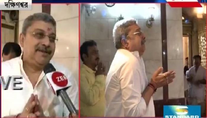 নববর্ষের সকালে দক্ষিণেশ্বর মন্দিরে 'কেঁদে ভাসালেন' তৃণমূল সাংসদ কল্যাণ ব্যানার্জি নববর্ষের সকালে দক্ষিণেশ্বর মন্দিরে 'কেঁদে ভাসালেন' তৃণমূল সাংসদ কল্যাণ ব্যানার্জি