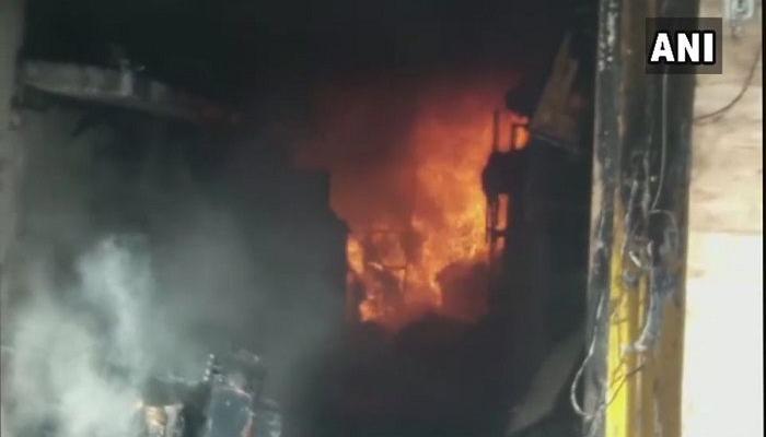 দিল্লিতে পোশাক কারখানায় আগুন, মৃত ২ দিল্লিতে পোশাক কারখানায় আগুন, মৃত ২