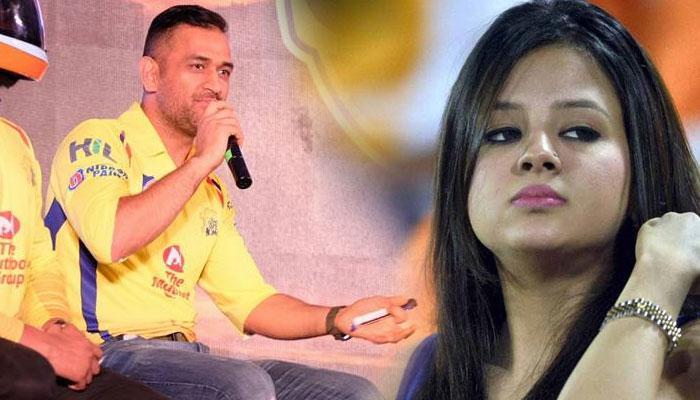 ‘ফার্স্ট ক্রাশ’-এর কথা স্ত্রীকে জানাতে মানা করলেন ধোনি! ‘ফার্স্ট ক্রাশ’-এর কথা স্ত্রীকে জানাতে মানা করলেন ধোনি!