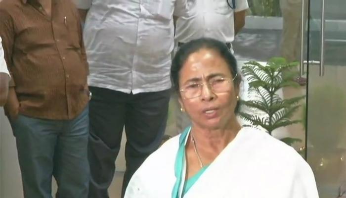 প্রধানমন্ত্রীর গলায় দলীয় সুর মানায় না : মমতা প্রধানমন্ত্রীর গলায় দলীয় সুর মানায় না : মমতা