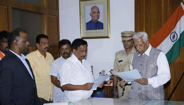 আস্থায় অ্যাডভান্টেজ পেতে 'আস্থাভাজন'কে প্রোটেম স্পিকারের দায়িত্ব রাজ্যপালের আস্থায় অ্যাডভান্টেজ পেতে 'আস্থাভাজন'কে প্রোটেম স্পিকারের দায়িত্ব রাজ্যপালের