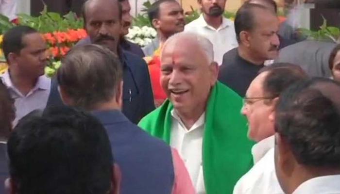 'আস্থা' পেতে মরিয়া ইয়েদুরাপ্পা, নিশ্চিদ্র নিরাপত্তায় বিধায়ক আগলাচ্ছে কংগ্রেস-জেডিএস 'আস্থা' পেতে মরিয়া ইয়েদুরাপ্পা, নিশ্চিদ্র নিরাপত্তায় বিধায়ক আগলাচ্ছে কংগ্রেস-জেডিএস