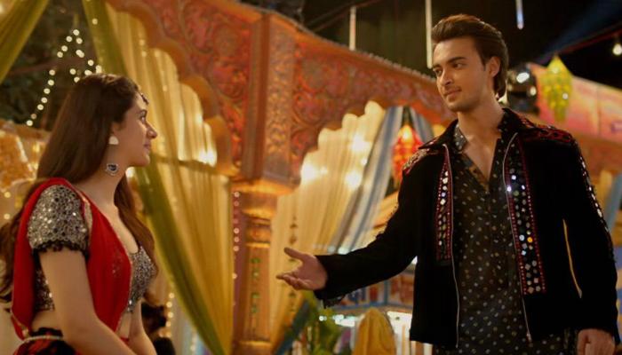 বিদেশিনীর সঙ্গে 'গরবা', পাল্টেই গেলেন সলমনের বোনের স্বামী? বিদেশিনীর সঙ্গে 'গরবা', পাল্টেই গেলেন সলমনের বোনের স্বামী?