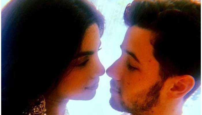 'বাগদান' সম্পন্ন হতেই নিকের সঙ্গে ঘনিষ্ঠ প্রিয়াঙ্কা! 'বাগদান' সম্পন্ন হতেই নিকের সঙ্গে ঘনিষ্ঠ প্রিয়াঙ্কা!