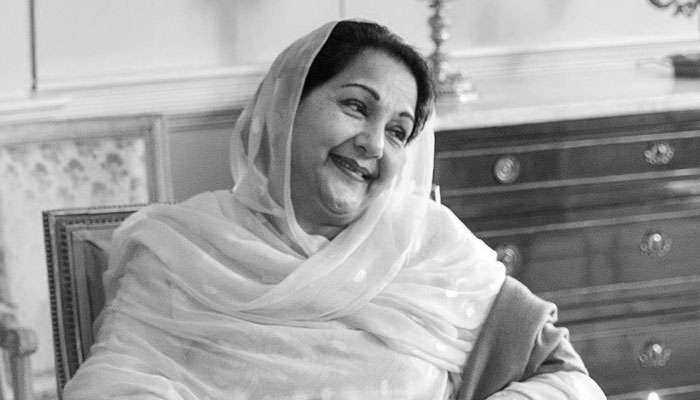 চলে গেলেন প্রাক্তন পাক প্রধানমন্ত্রী নওয়াজ়ের স্ত্রী চলে গেলেন প্রাক্তন পাক প্রধানমন্ত্রী নওয়াজ়ের স্ত্রী