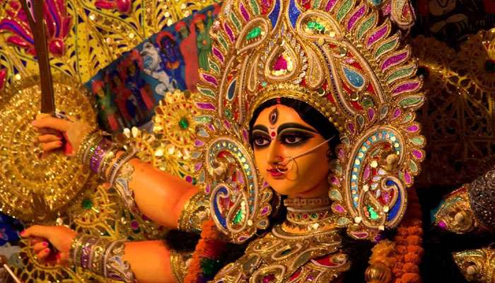 ষষ্ঠীতে বোধন দিয়ে দেবীর আবাহন শুরু ষষ্ঠীতে বোধন দিয়ে দেবীর আবাহন শুরু